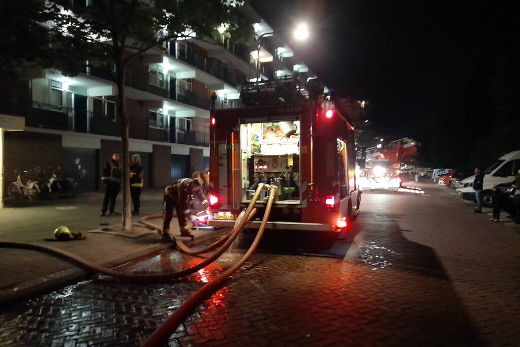 Grote uitslaande brand in appartementencomplex