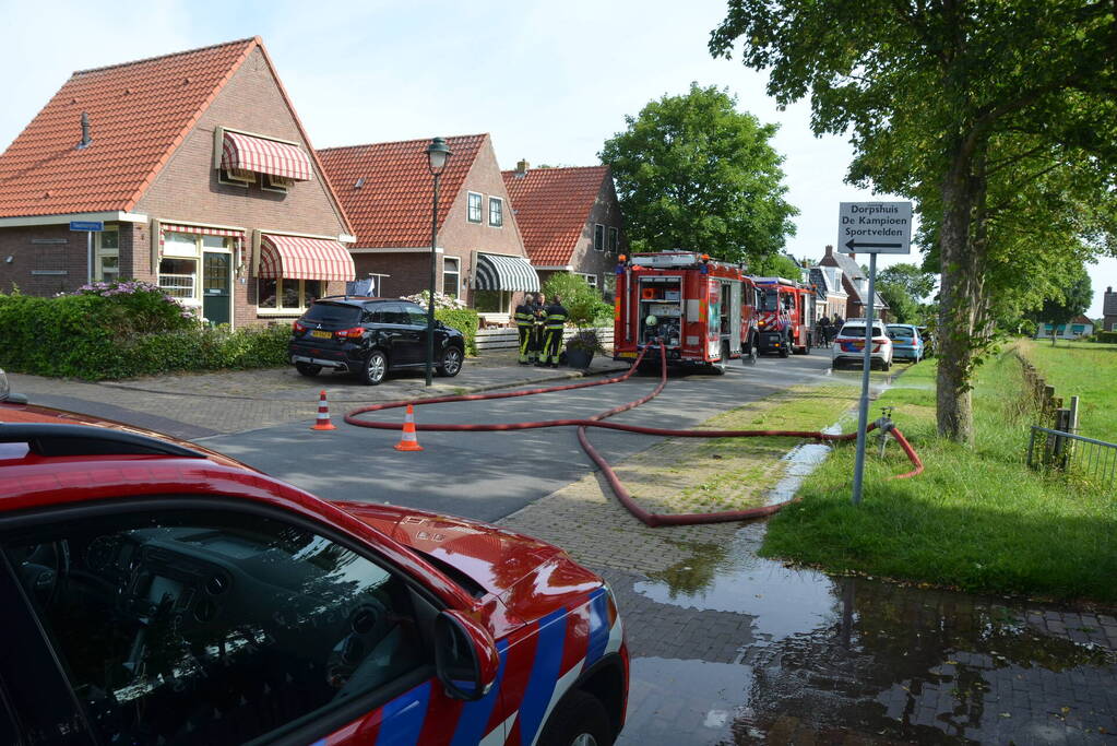 Brand in bijgebouw achter woning