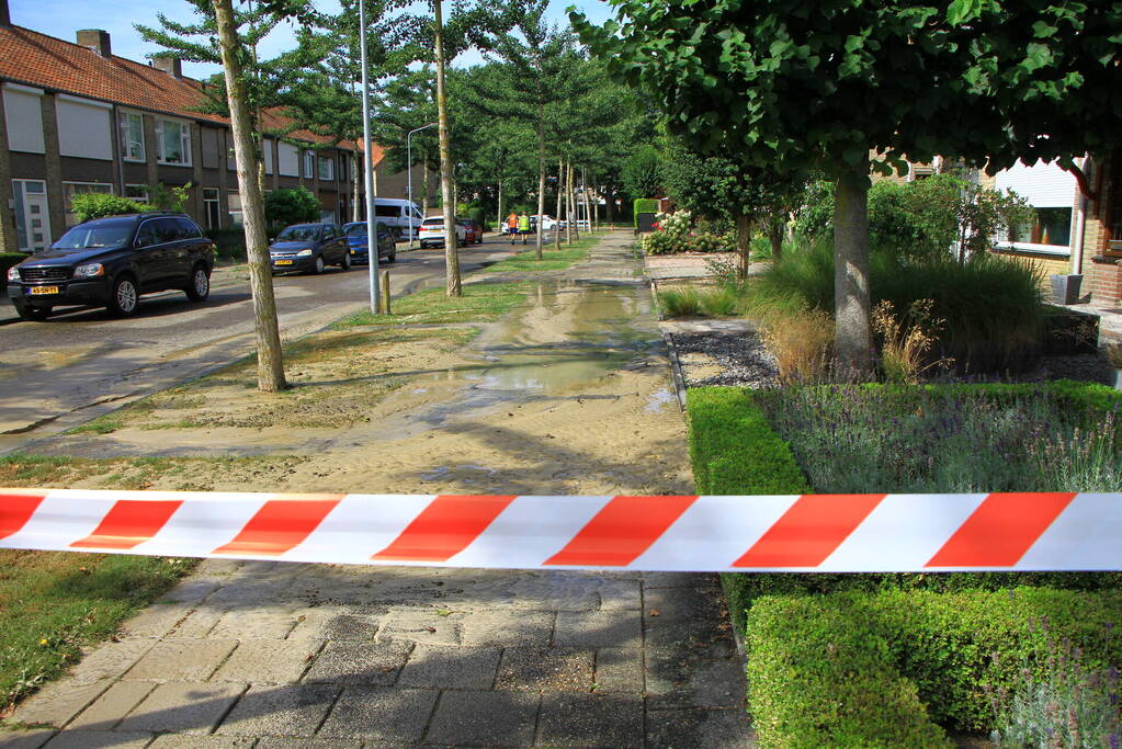 Gesprongen waterleiding zorgt voor waterballet