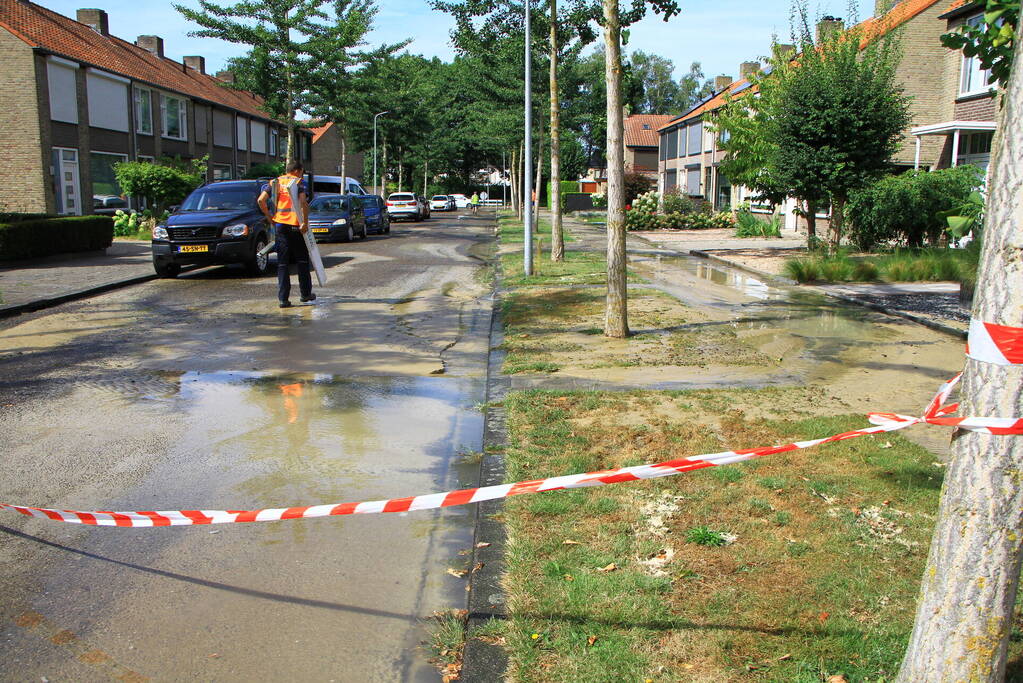 Gesprongen waterleiding zorgt voor waterballet
