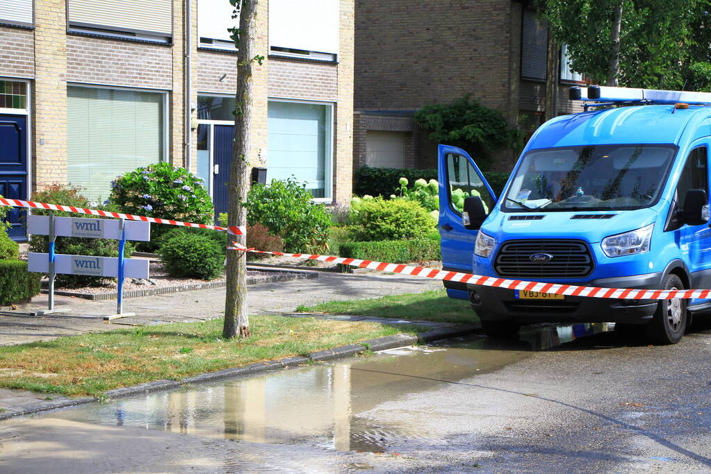 Gesprongen waterleiding zorgt voor waterballet