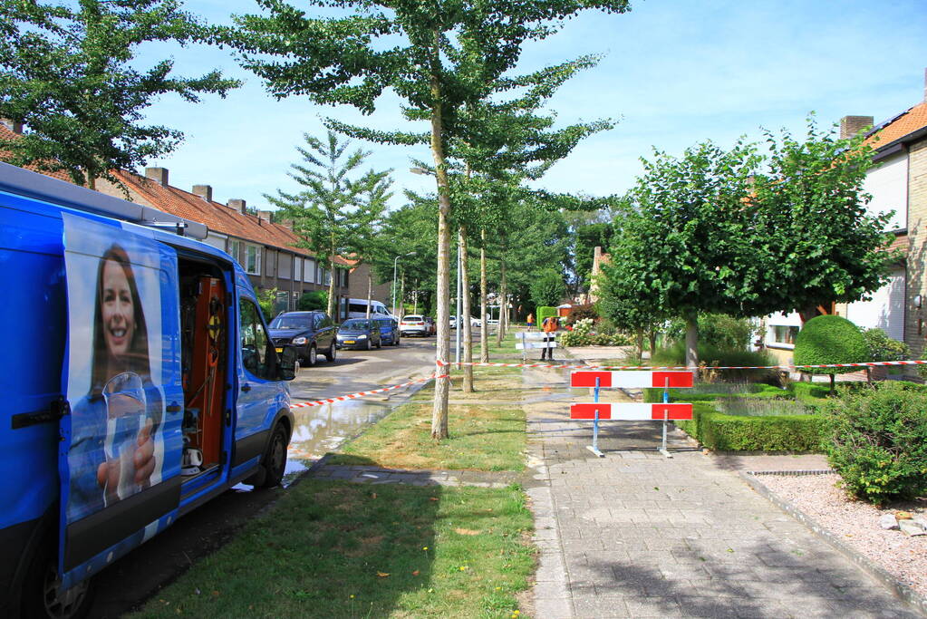 Gesprongen waterleiding zorgt voor waterballet