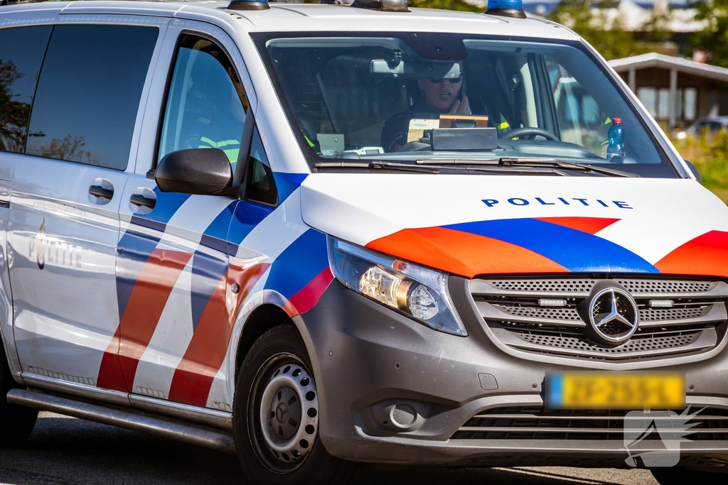 Flinke schade bij botsing tussen auto en bestelbus