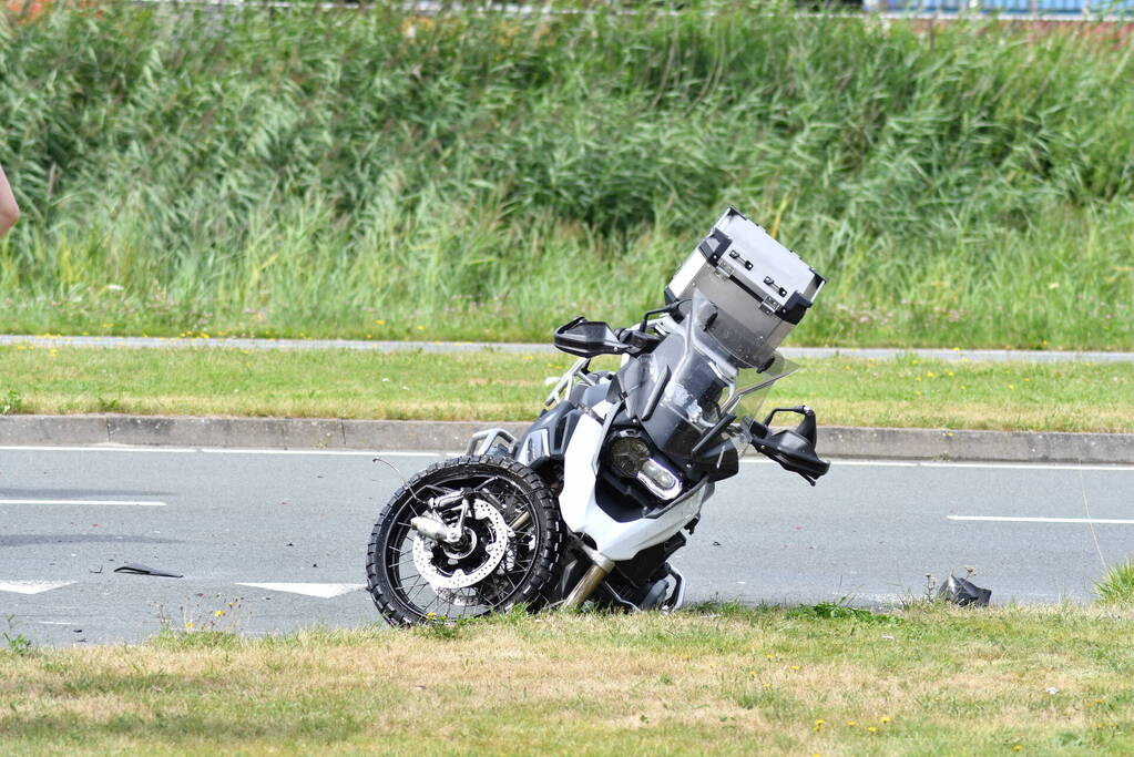 Motor in de kreukels bij verkeersongeval