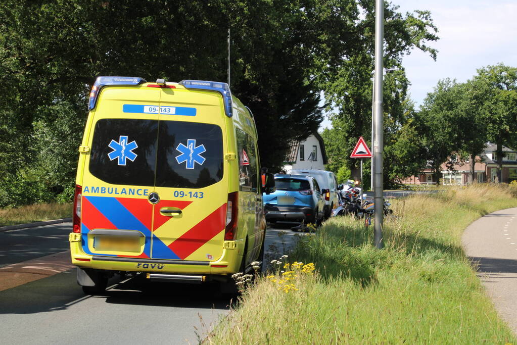 Motorrijder gewond bij botsing met auto