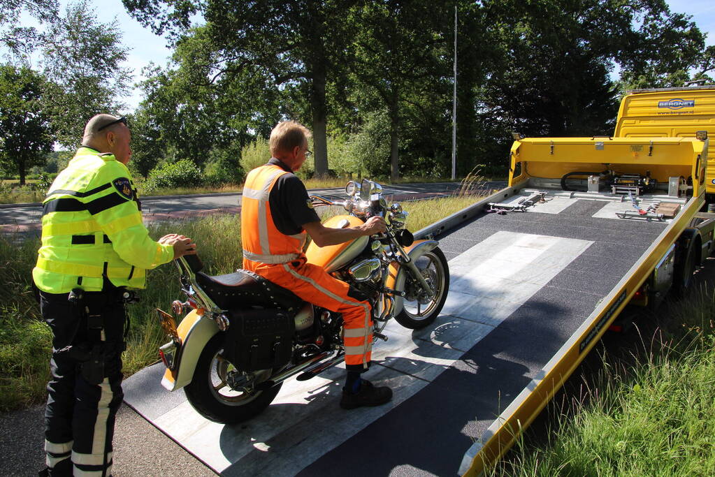 Motorrijder gewond bij botsing met auto