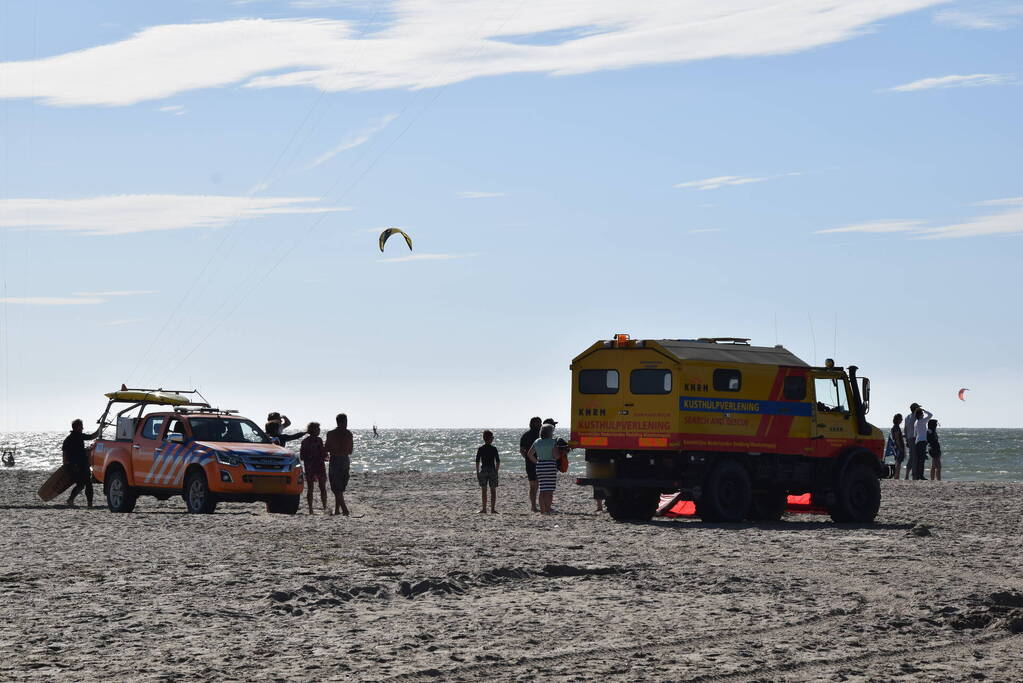 Surfers in problemen geraakt op zee