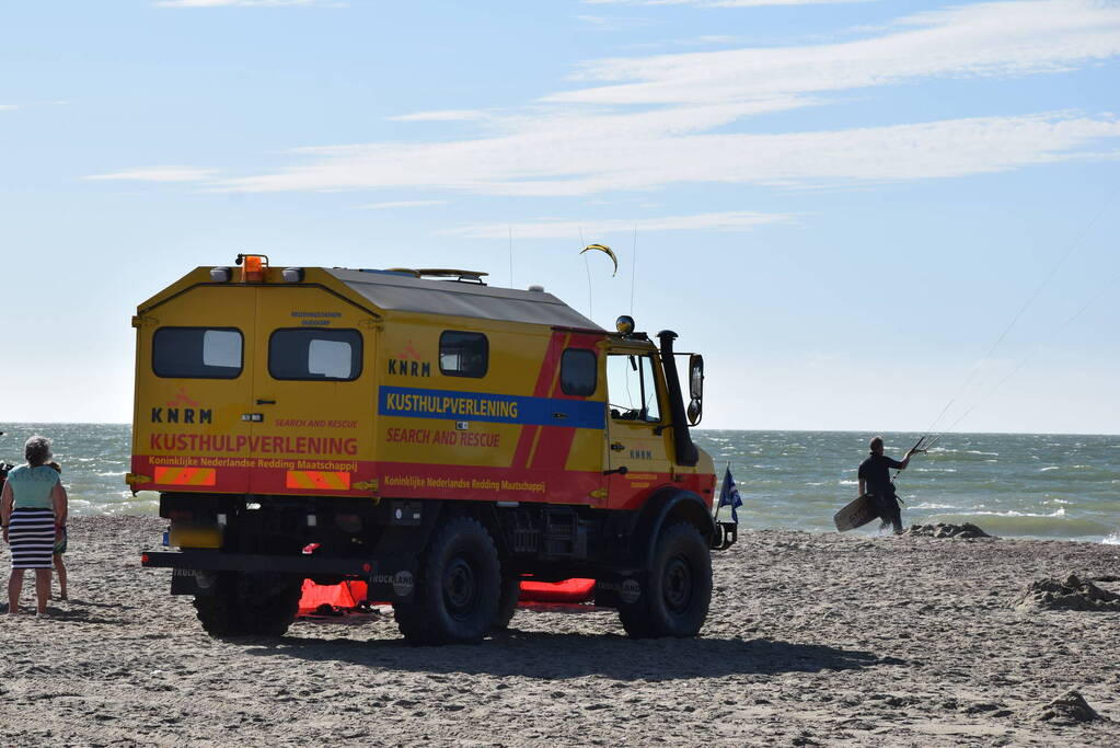 Surfers in problemen geraakt op zee