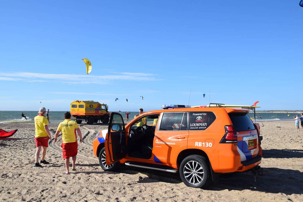 Surfers in problemen geraakt op zee