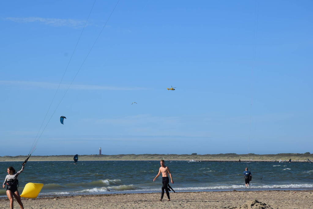 Surfers in problemen geraakt op zee
