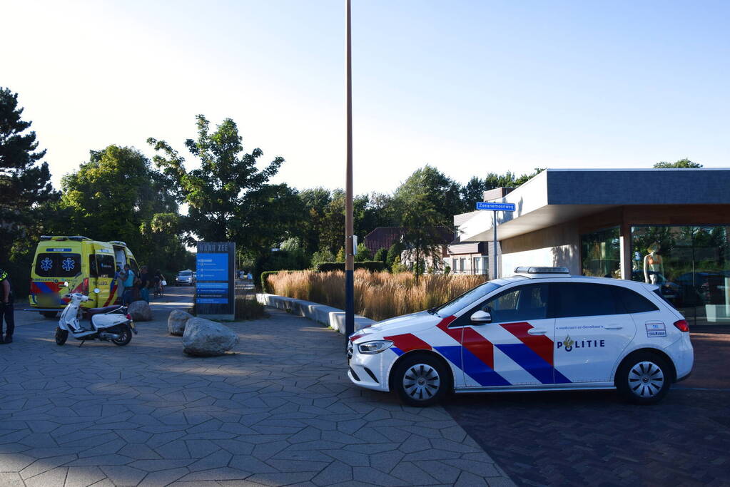 Scooterrijdster gaat hard onderuit