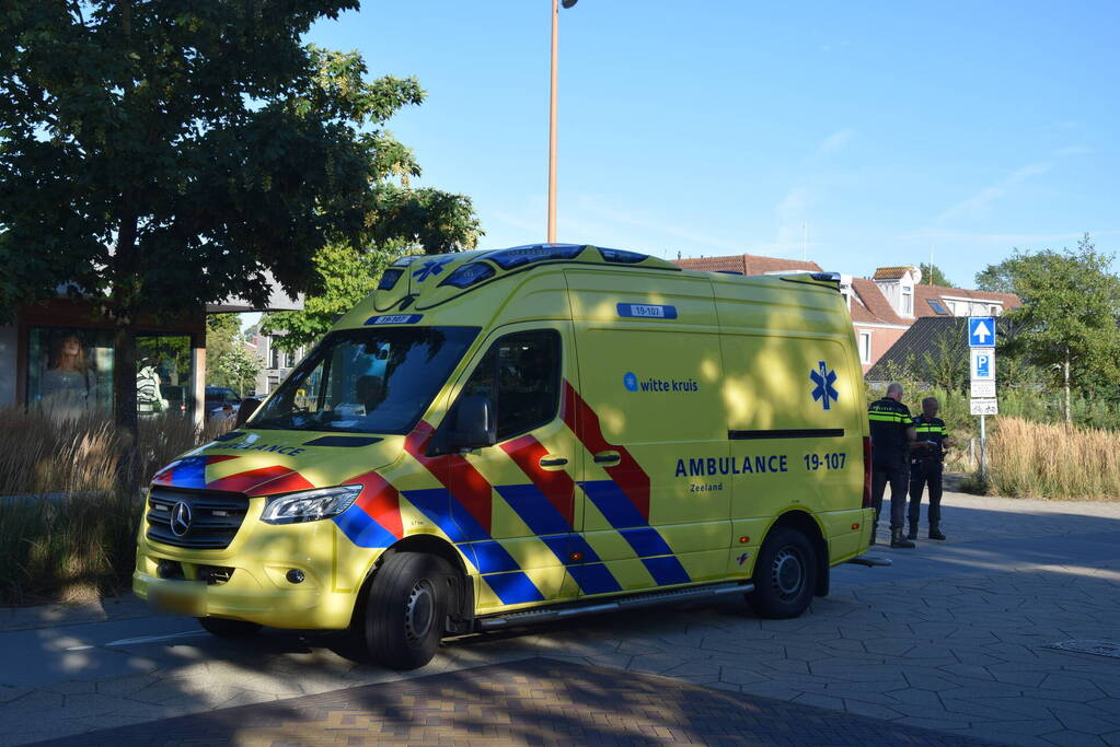 Scooterrijdster gaat hard onderuit