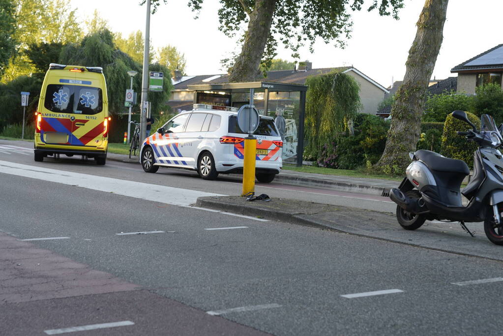 Scooterrijder gewond bij botsing op vluchtheuvel