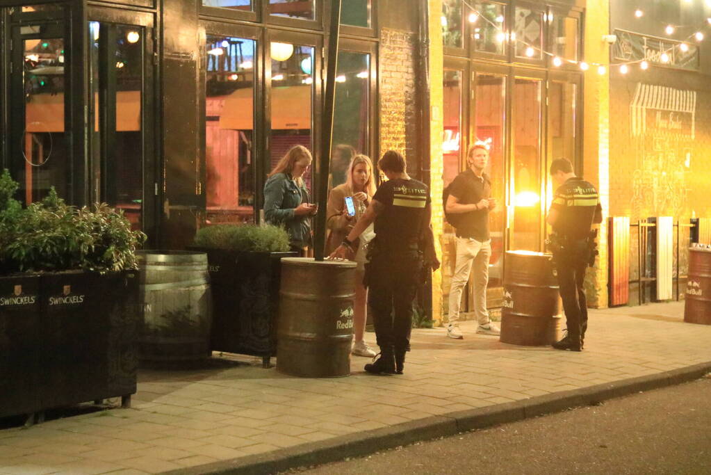 Baksteen gebruikt bij schermutseling op woonboot