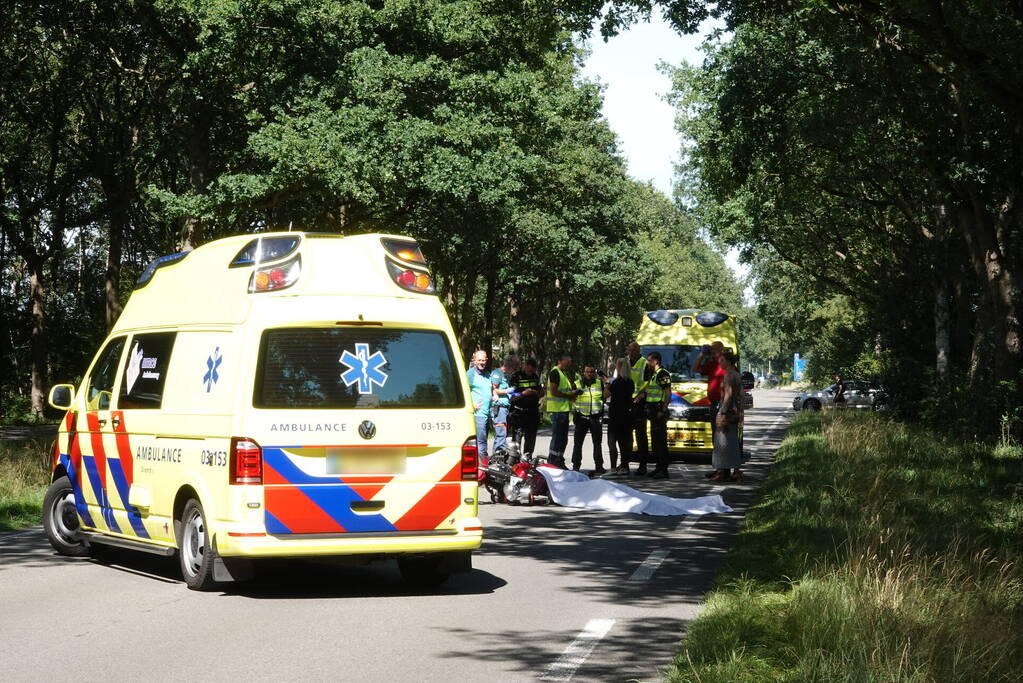 Motorrijder ernstig gewond bij verkeersongeval met auto