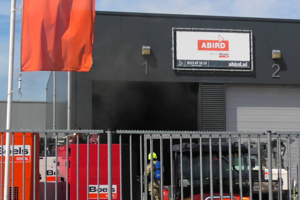 Brand in loods van verhuurbedrijf Abird