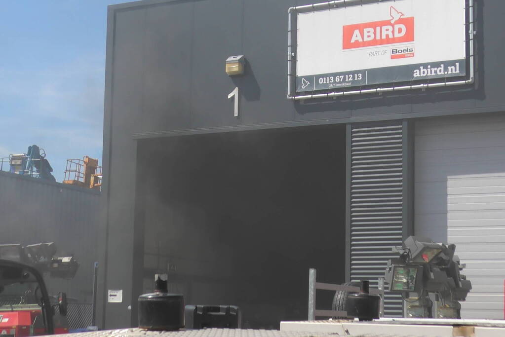Brand in loods van verhuurbedrijf Abird