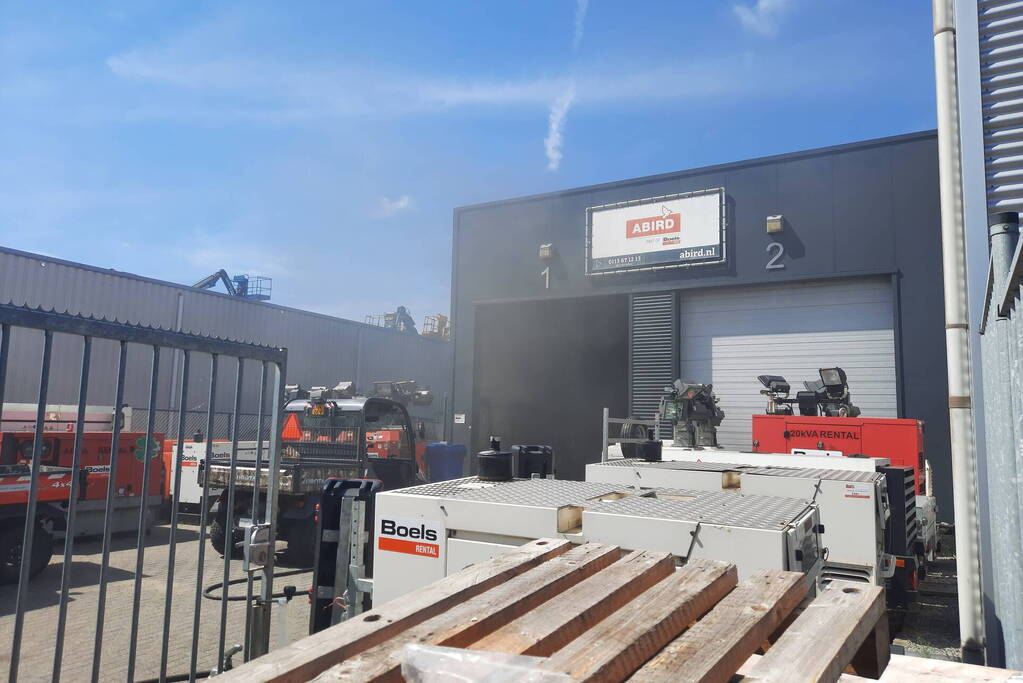 Brand in loods van verhuurbedrijf Abird