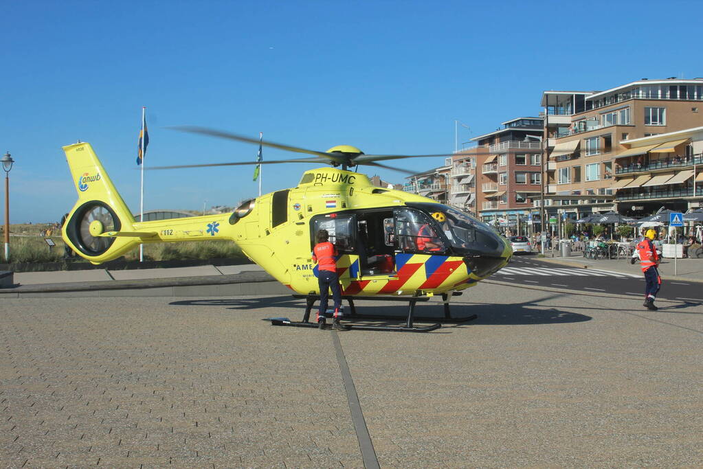 Twee drenkelingen uit zee gehaald