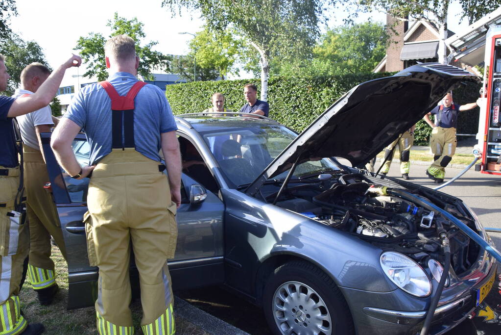 Lastige brand in personenauto