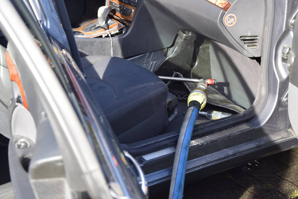 Lastige brand in personenauto