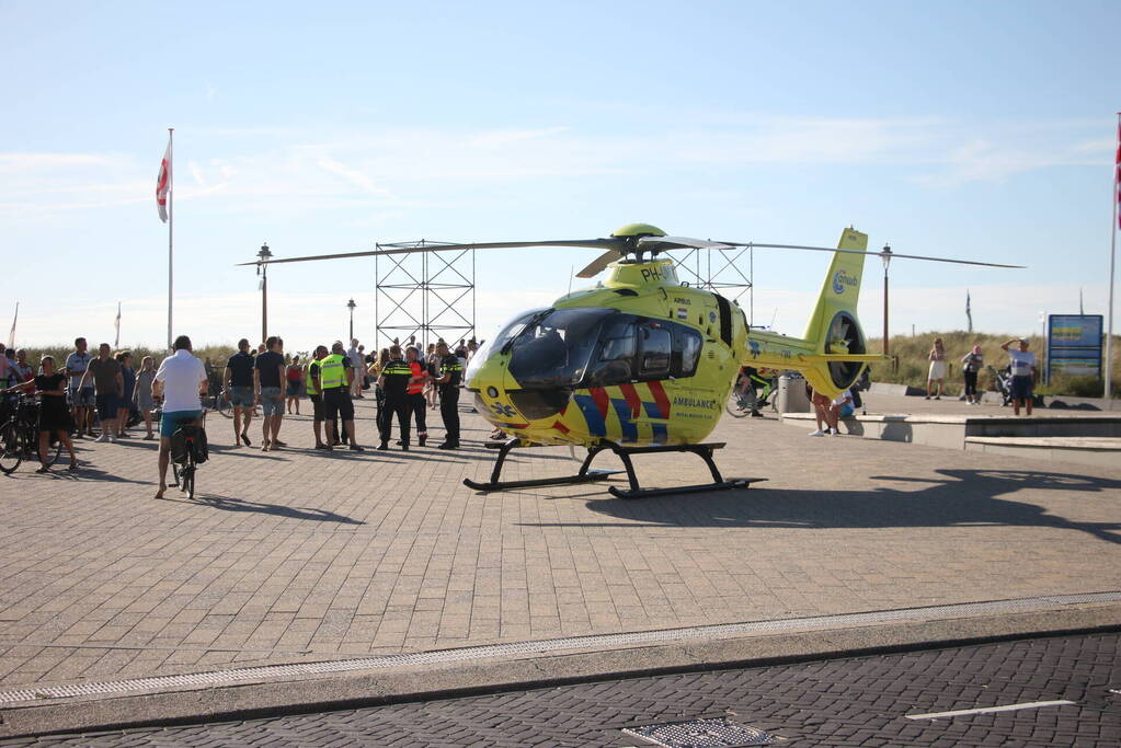 Twee drenkelingen uit zee gehaald