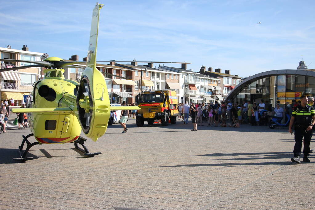 Twee drenkelingen uit zee gehaald