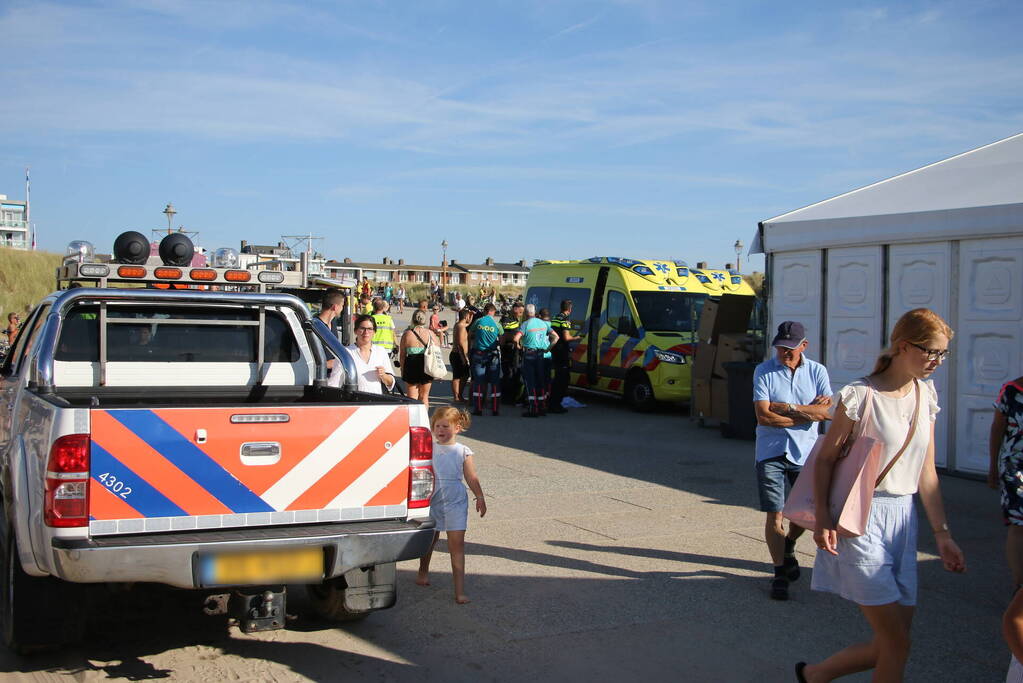 Twee drenkelingen uit zee gehaald