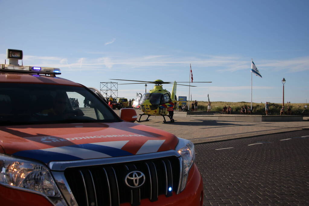 Twee drenkelingen uit zee gehaald