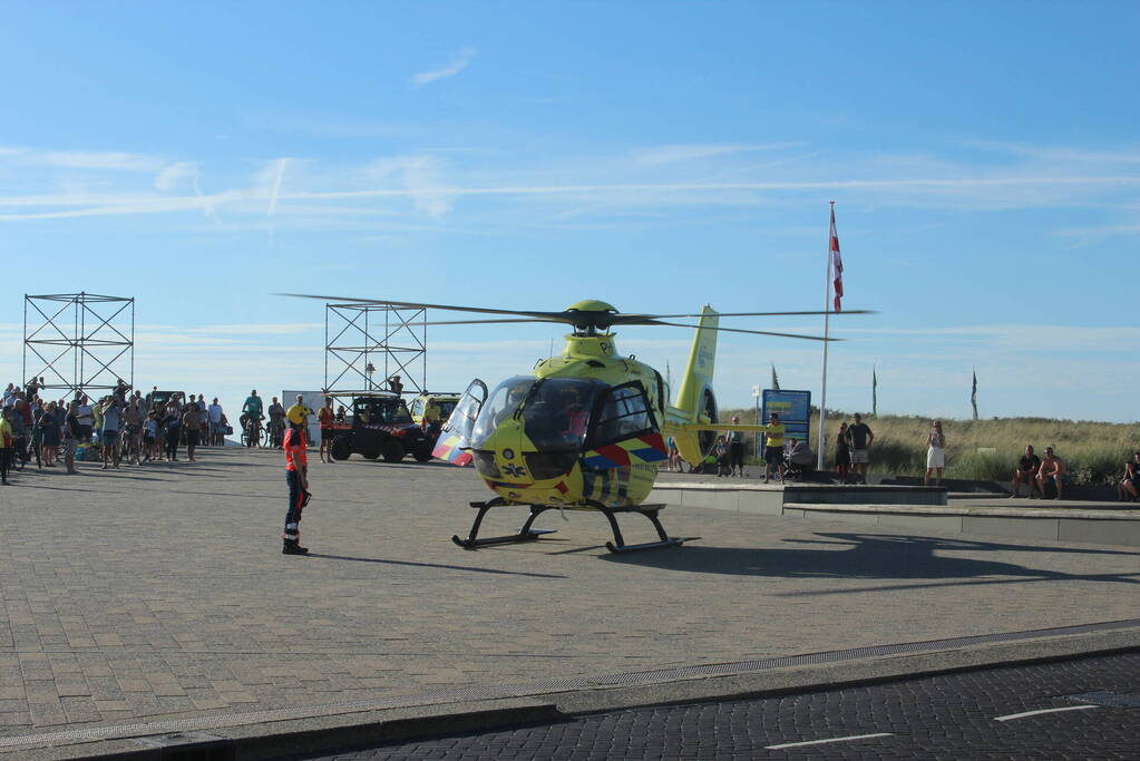Twee drenkelingen uit zee gehaald
