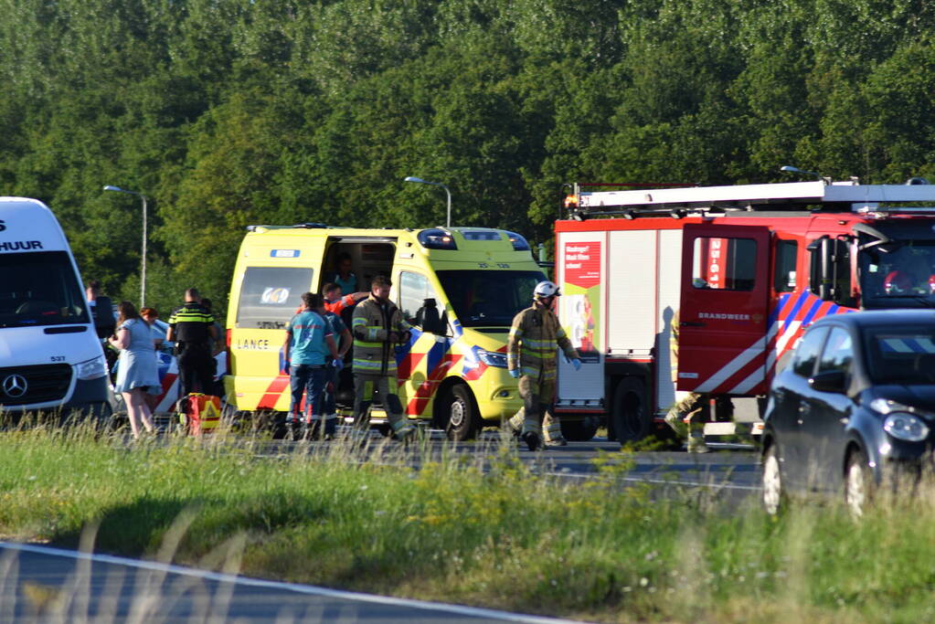 Gewonde nadat auto bocht mist op snelweg