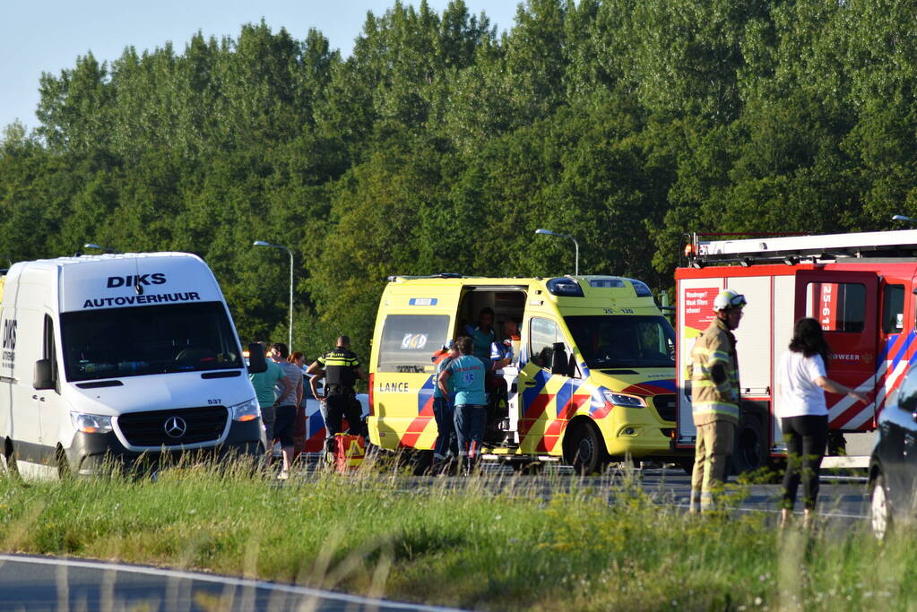 Gewonde nadat auto bocht mist op snelweg