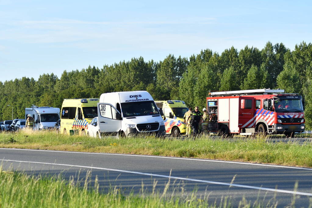 Gewonde nadat auto bocht mist op snelweg