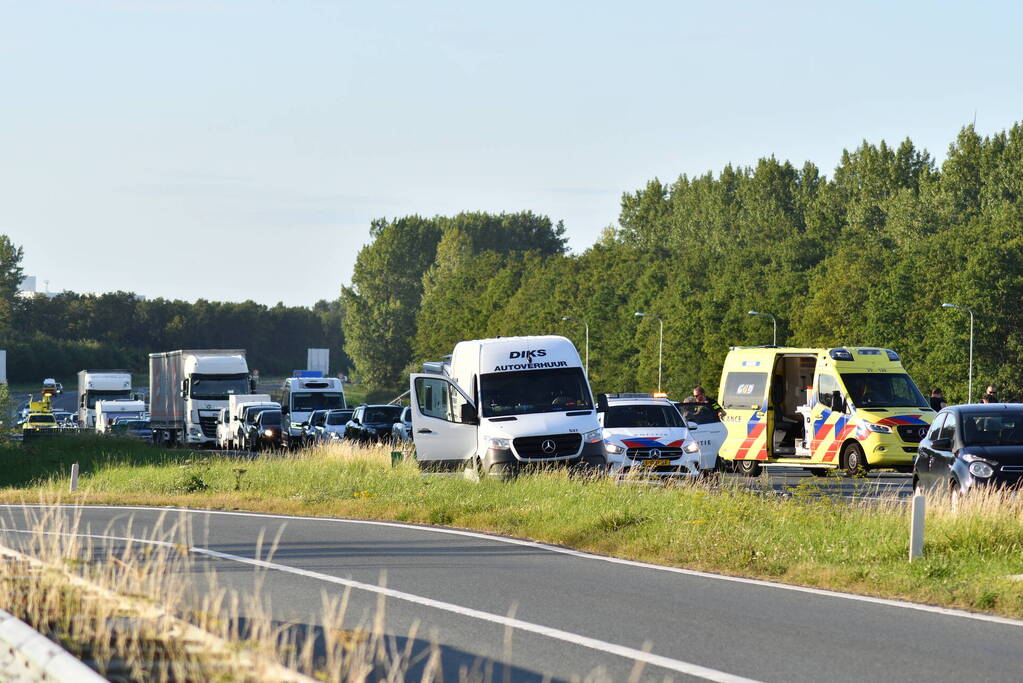 Gewonde nadat auto bocht mist op snelweg