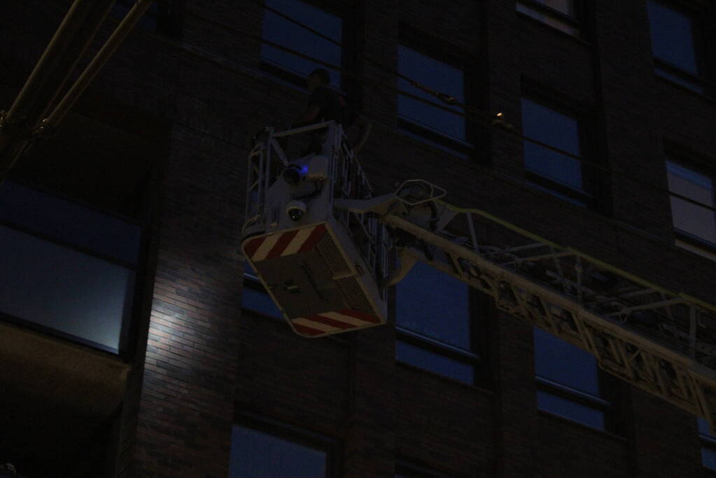 Zoektocht naar waterlekkage in flat