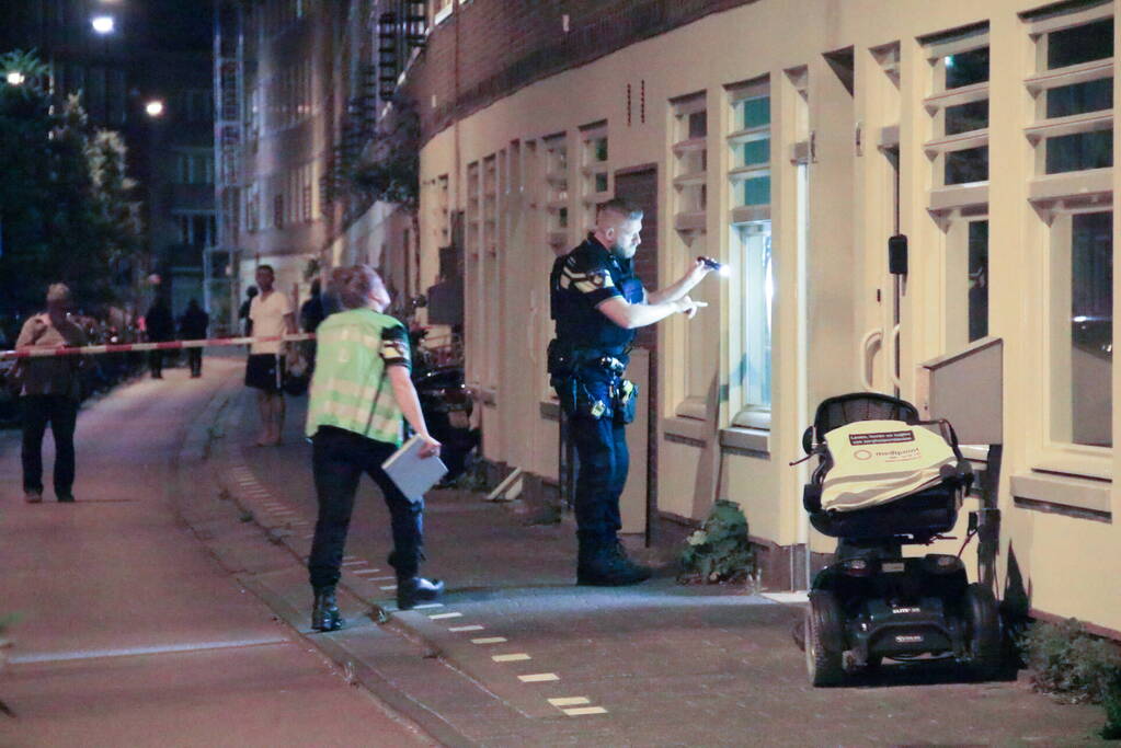 Twee mannen op de vlucht na schietpartij op woning