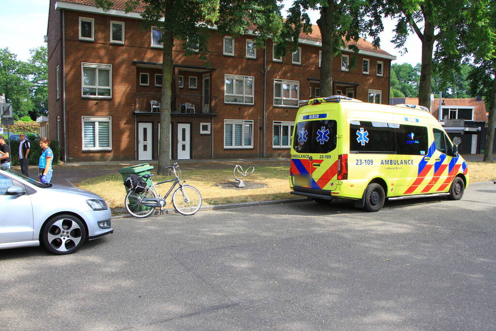 Fietser belandt op voorruit van auto bij aanrijding