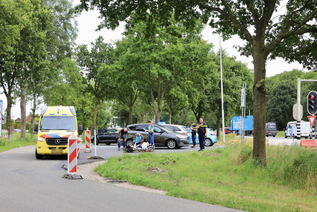 Fietser gewond bij botsing met personenauto