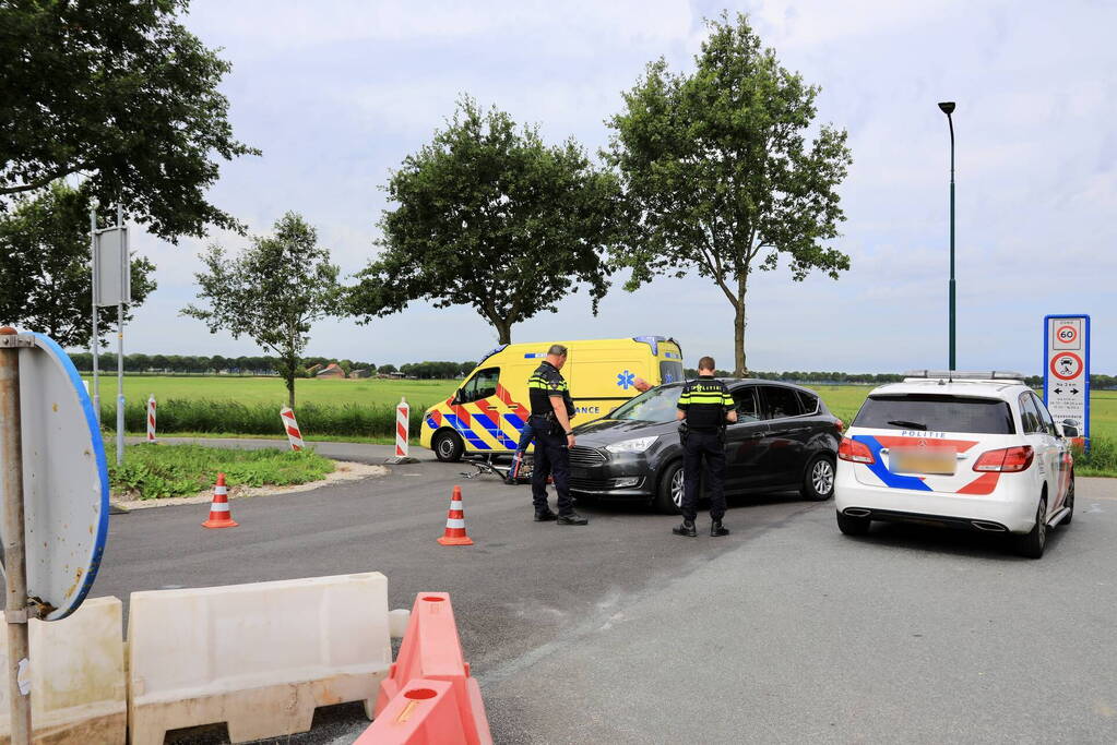 Fietser gewond bij botsing met personenauto