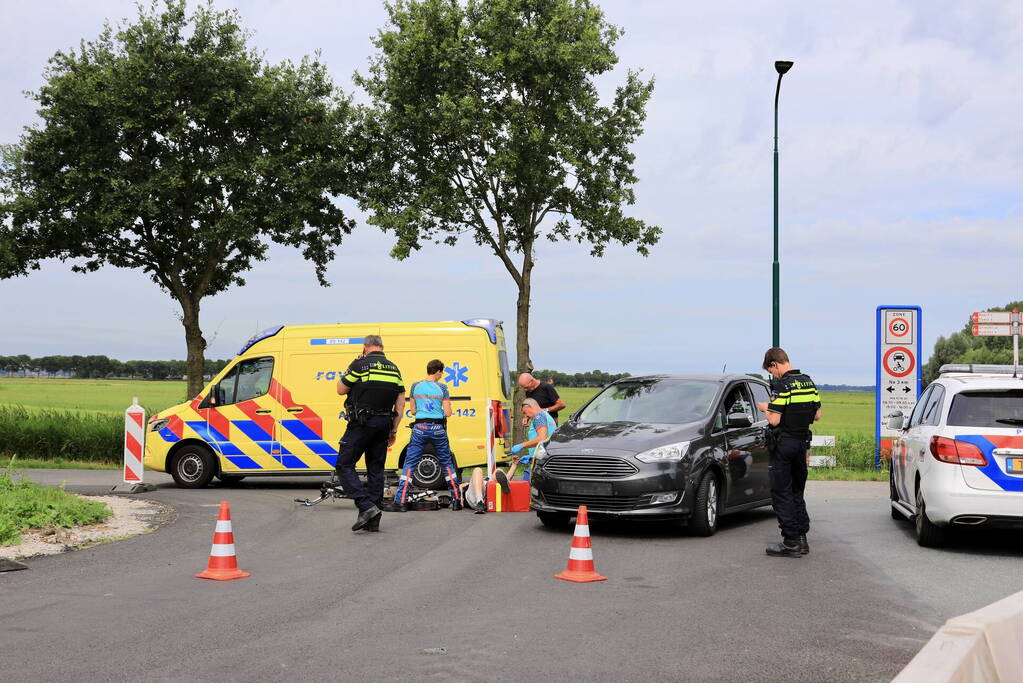Fietser gewond bij botsing met personenauto