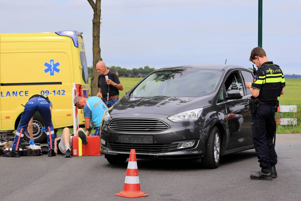 Fietser gewond bij botsing met personenauto