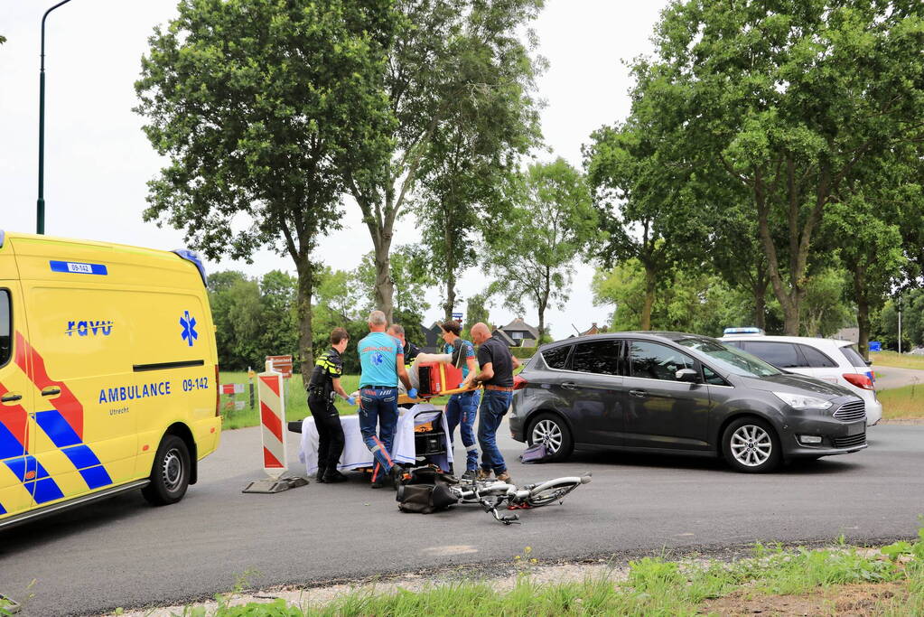 Fietser gewond bij botsing met personenauto