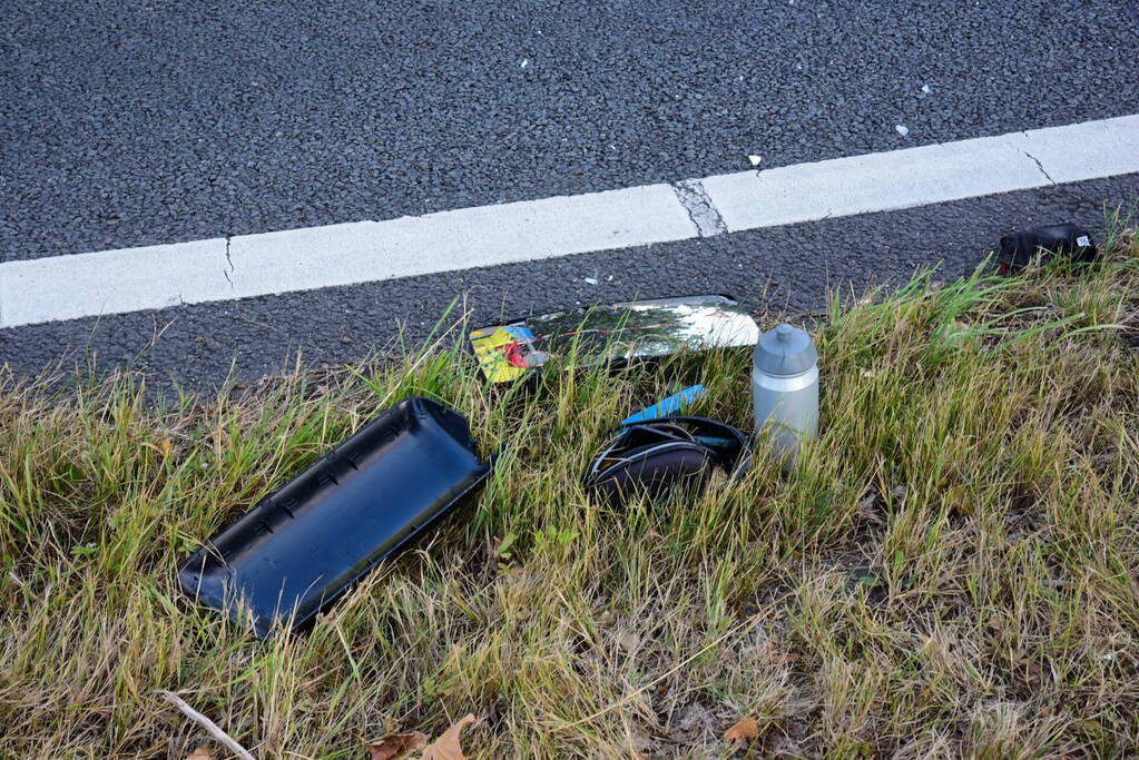 Wielrenner zwaargewond bij verkeersongeval, voertuig doorgereden