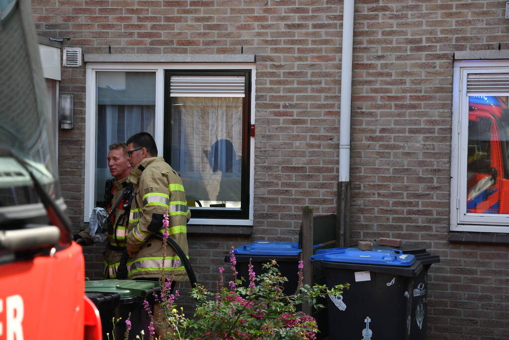 Tussenwoning vol rook door vergeten pan op fornuis