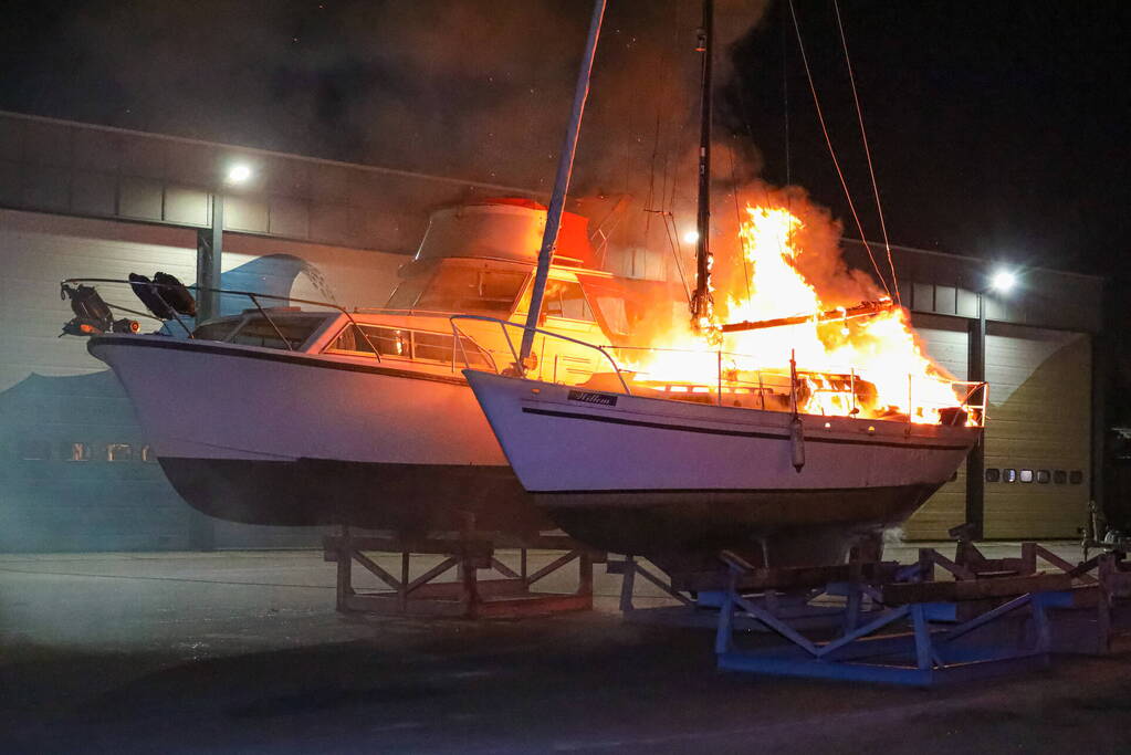 Wederom brand in boot bij jachthaven 't Huizerhoofd
