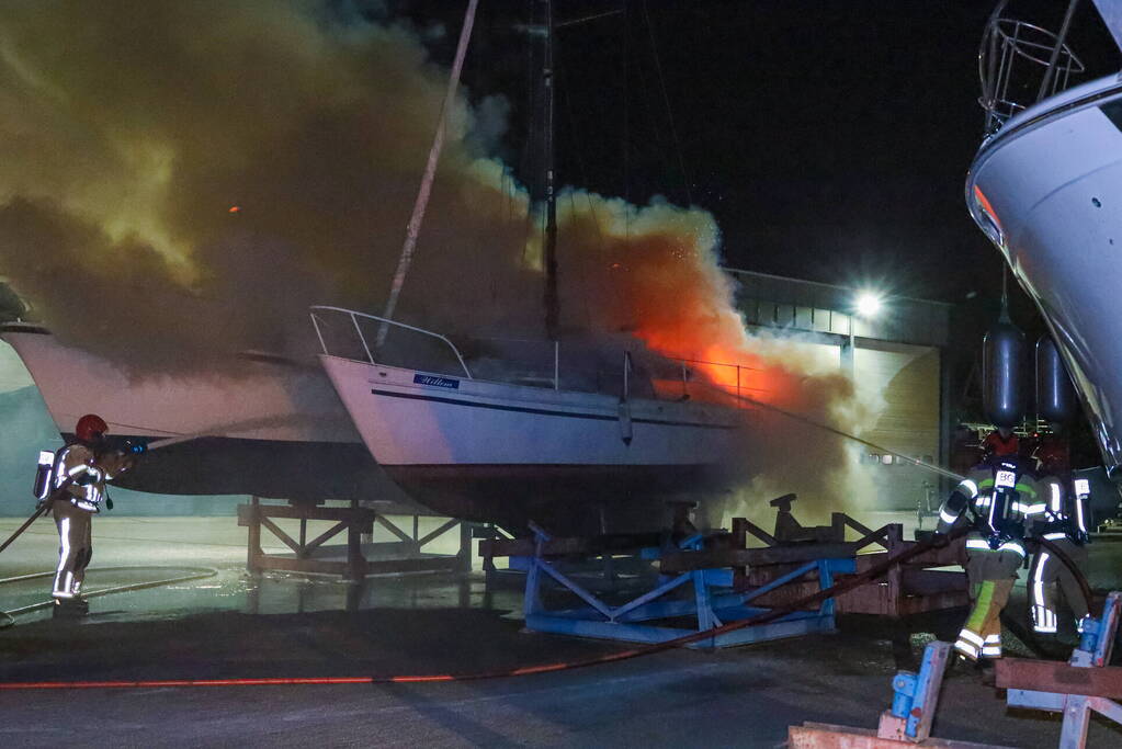 Wederom brand in boot bij jachthaven 't Huizerhoofd