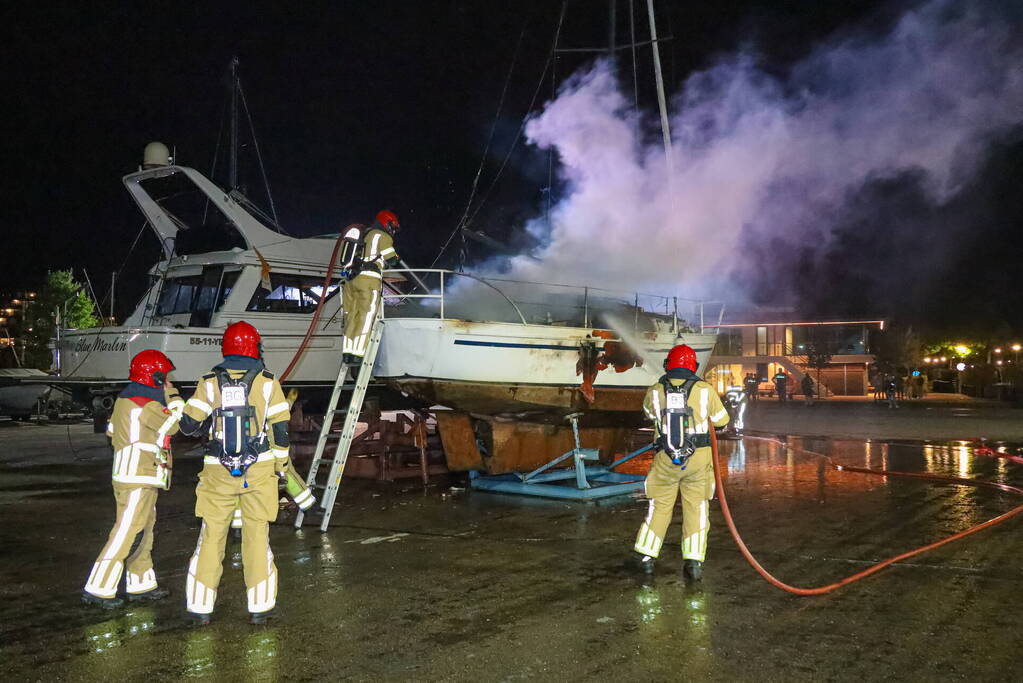 Wederom brand in boot bij jachthaven 't Huizerhoofd