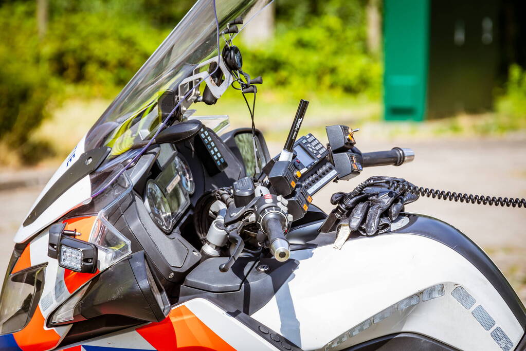 Twee personen overvallen toko