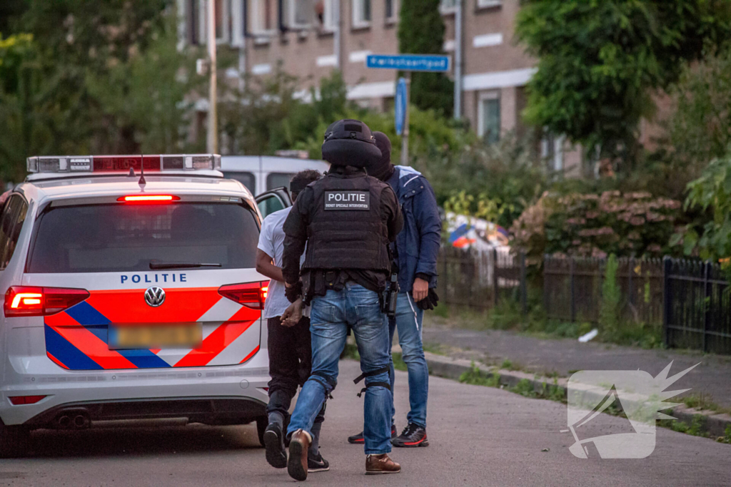 Politie doet inval in woning