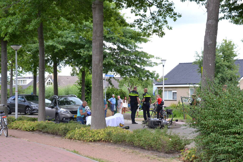 Scooterrijder ernstig gewond bij botsing met auto